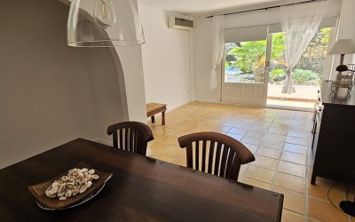 Soleado apartamento, planta baja con terraza en Altea